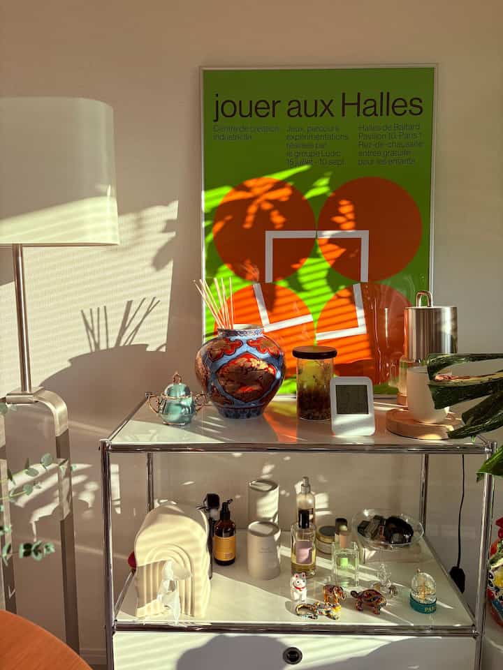 モジュールラックの上には思い出の品や好きな陶器などを飾っています。
ちなみに壺は骨董品市で買いました。笑

#ミッドセンチュリー
#midcentury
#ミッドセンチュリーインテリア
#ミッドセンチュリーモダン
#2026Ohouse新生活