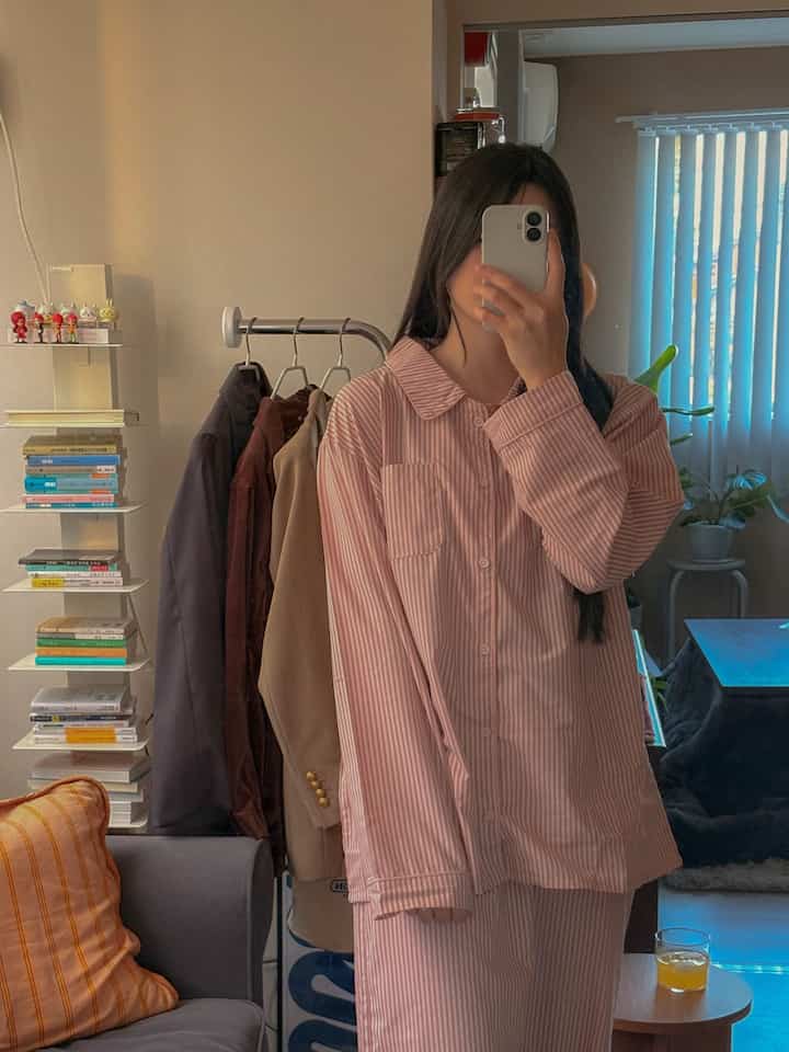 おうち時間の気分が上がるアイテムのひとつ⤴︎
可愛いルームウェアです💗

しっかりとした生地で
着心地はゆったり☺️

ポケットがあるのも実用的なポイント💡

よかったらチェックしてみてね😚

#Ohouseshopping
#2026Ohouse新生活
#生活雑貨
#ルームウェア
#パジャマ
