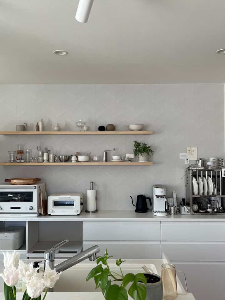 キッチン背面
before⇆after

デロンギのデディカデュオをお迎えしました☕️

#2026Ohouse新生活 #デロンギ #デディカ #デディカデュオ #キッチンインテリア #before after 