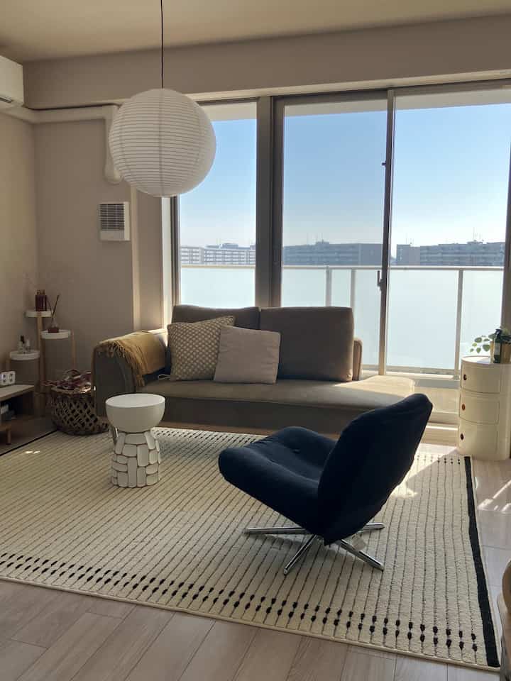 Karpet yang kubeli di Ohouse sangat cocok dengan suasananya 🫶
Banyak juga barang IKEA 🩵

#Ohouseshopping #2026Ohouse新生活 #IKEA #HAY #オーハウス #リビングインテリア #マンション暮らし #3LDK #ソファ