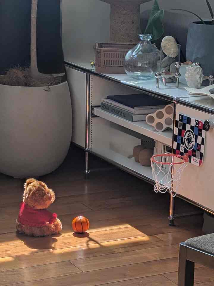 春休みの一風景

この４月から子どもたちのステージが変わる

手放して、目は離さずいこう

#子どものいる暮らし　#USMハラー　#無垢床　#チーク材