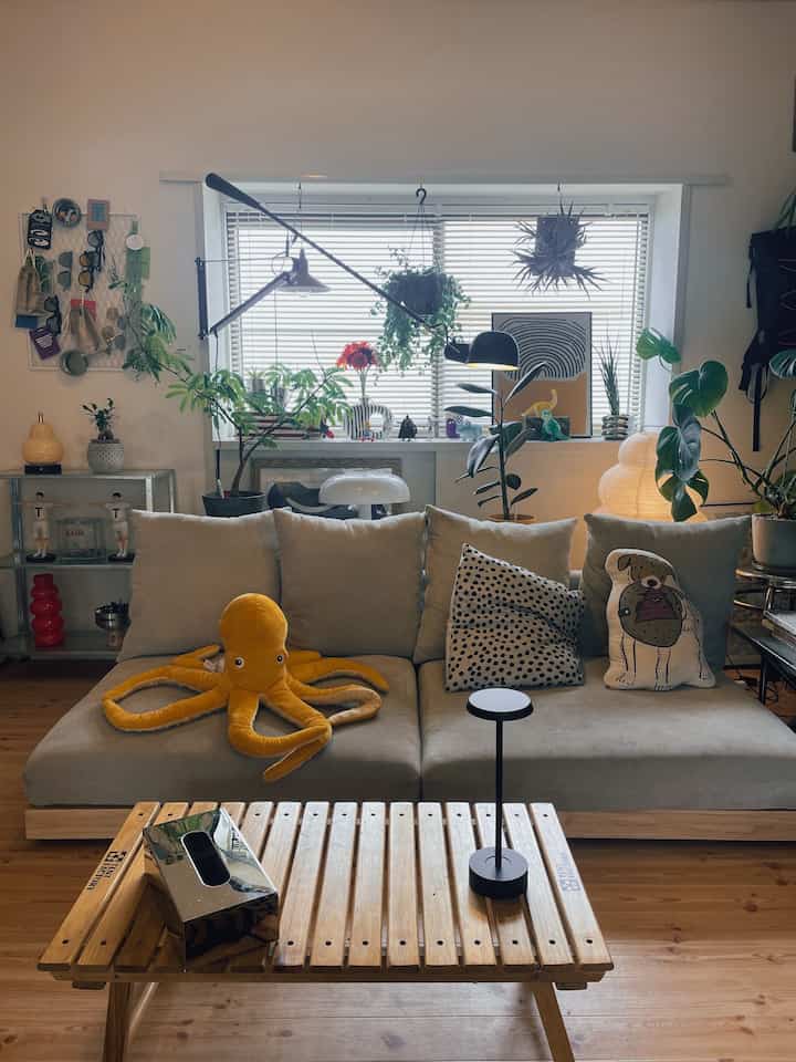 ソファまわり、今かなり好きな景色です。

#リビング　#観葉植物　#IKEA  #ソファー