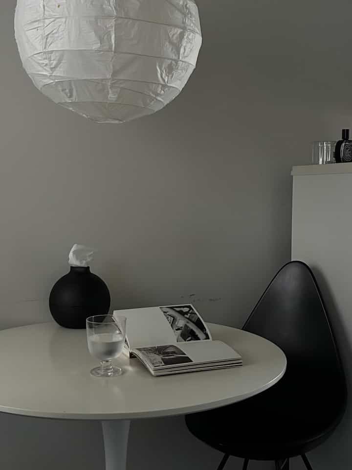 曲戦を多く取り入れたダイニング☕️

#一人暮らし #モノトーン #モノトーンインテリア 