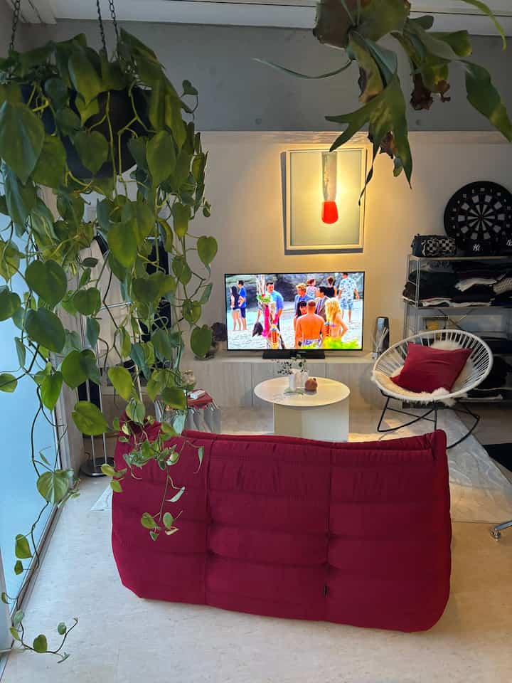 1R_TOKYO_47㎡
I love the view from the sofa side.

The greenery and rack look great 🤞

#interior #インテリア #賃貸