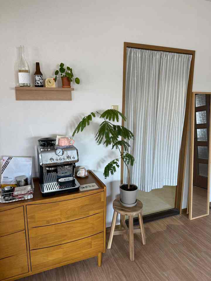 購入した目隠しカーテン🏡
浴室前のスペースが扉を閉めないと丸見えだしかと言って閉めてしまうと白い空間がのっぺりした印象を与えていたので、素敵な目隠しカーテンを導入！
なんだか韓国の柔らかいお部屋の雰囲気になった気がしてとても気に入っています🙆
#Ohouseshopping #2026Ohouse新生活 #目隠しカーテン