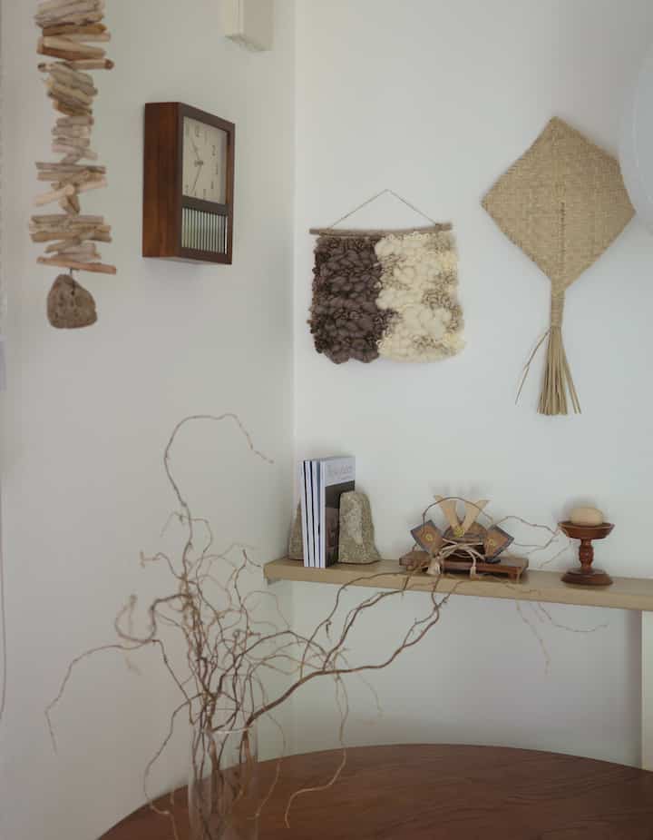 
リビングのお気に入りスペース🤎
#リビング #こどもの日 #兜 #2026Ohouse新生活 #掛け時計