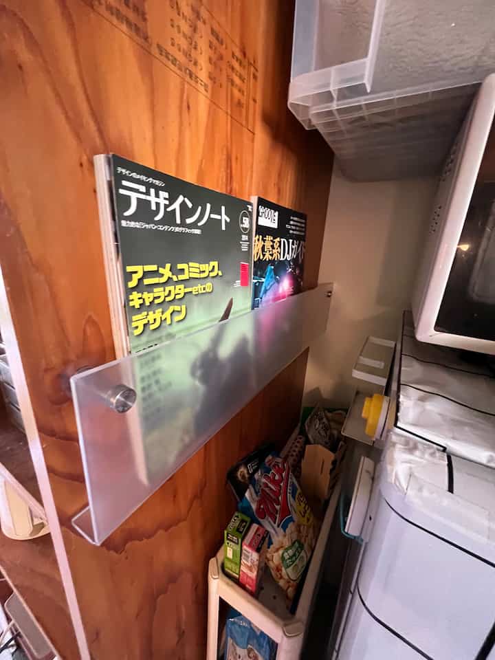 最近デッドスペースを埋めるのにいい感じのアクリルシェルフを購入しました。

マガジンラックにしても小物入れにしてもいい。壁に穴を開けずに設置できるので何かと便利に役立っています。

今なら割引中！

※設置だけは説明書がハングルで難読なのでお気をつけください。

 #Ohouseshopping #2026Ohouse新生活 #アクリル壁掛シェルフ