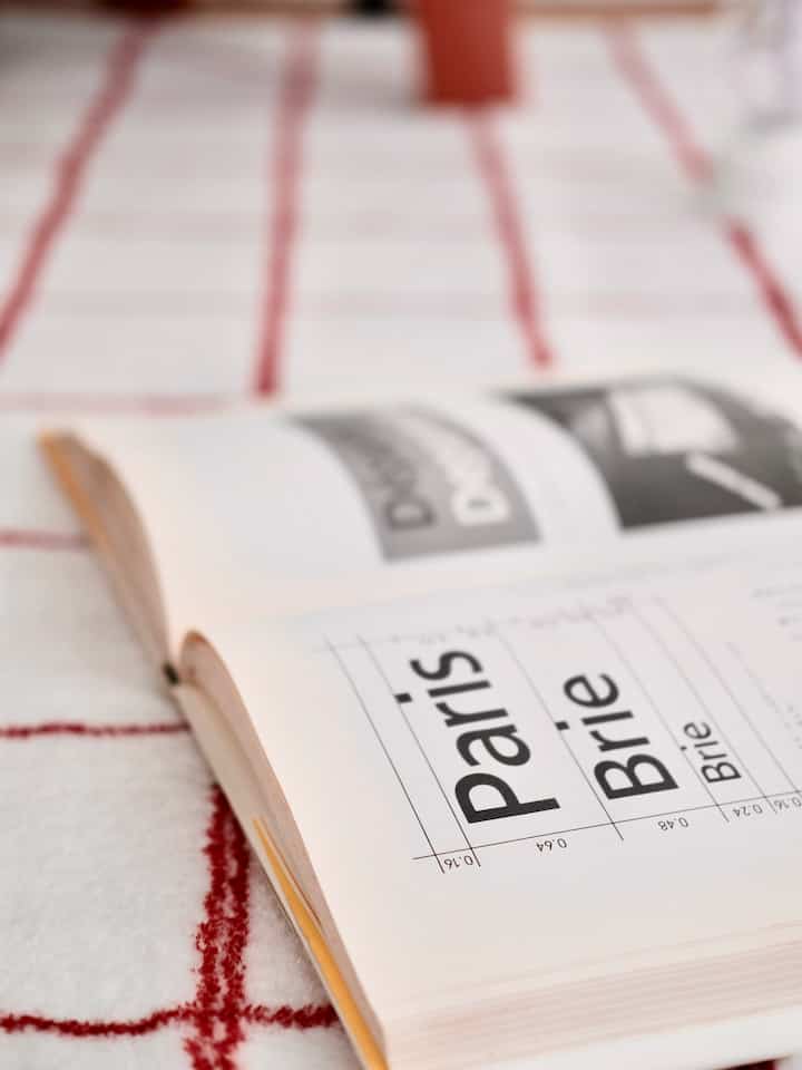 #Ohouseshopping #2026Ohouse新生活 #ラグ
地味に我が家に（ほぼ）初めてのラグ。ラグってホコリ出るしルンバは絡まるしでいいイメージなかったんだけど、これはホコリもあんまり出ないしルンバがのっても（今のところ）ノーダメで、部屋の印象も変わるし助かっています☺️