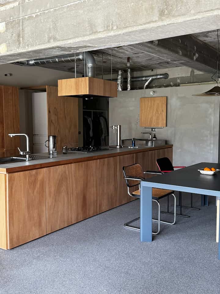 先月ビルトインガスコンロを
リンナイのグリレに交換した事で
キッチンがモルタルとシルバー色で
統一されて良い感じです◎



#マンションリノベーション
#造作キッチン
#ビルトインガスコンロ
#ワンルーム
#ヴィンテージマンション
#春のスタイリング