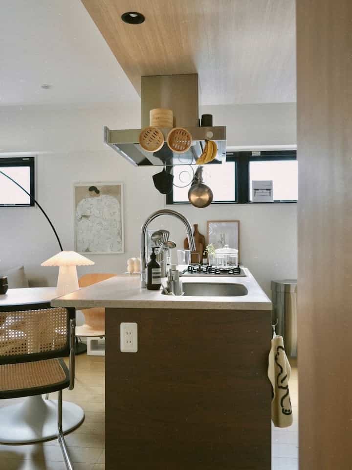 ohhouse始めました✨
キッチンインテリアコーディネート🐴

賃貸2LDK｜50㎡ with Baby
YouTubeやっています♡『🔎Rinhome』

🕯️About me
『 𝘋𝘦𝘴𝘪𝘨𝘯 𝘓𝘪𝘧𝘦 𝘉𝘦𝘢𝘶𝘵𝘪𝘧𝘶𝘭𝘭𝘺
｜暮らしを美しくデザインする✍🏻ˎˊ˗ 』をテーマに、

・2025.4〜東京→地方へ移住
・賃貸2LDK｜50㎡
・1歳ベビーと3人暮らし
・韓国×北欧インテリア
・IKEAのある暮らし
┈┈┈┈┈┈┈┈┈

インテリア｜模様替え｜家事・収納など、

狭い賃貸、子育て中も心地よく暮らす為の
ライフスタイルを目指しています( ◠‿◠ )

良かったら遊びに来てください♡
https://youtube.com/@rinhome?si=SIAiUivNobLANFm5

#2ldk賃貸 #2ldkインテリア #賃貸暮らし #リビングインテリア #寝室インテリア #インテリア小物 #おうち時間 #余白のある暮らし #北欧インテリア #韓国インテリア #IKEA #HAY #インテリア #ソファ #アートポスター #チェア #interior #room #myroom #homedecor #interiordesign #roomdecor #cozyhome #apartmentdecor #simpleinterior #minimalhome #Ohouseshopping
