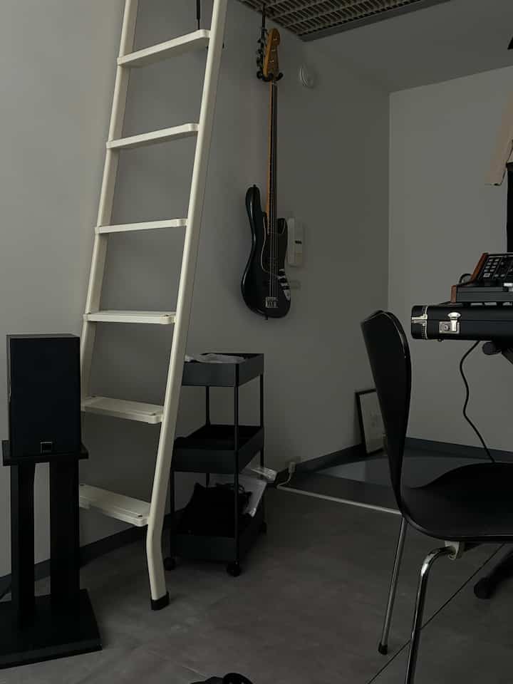 デスクの近くにohouseで購入したワゴンを置いています！
マットな質感が気に入っています👏

#一人暮らし #収納 #新生活 