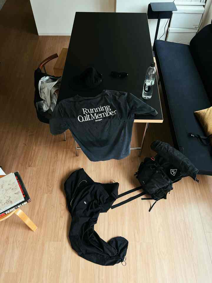 I'm steadily collecting mountain gear and running wear.

#Living Room {0 #Dining Room} {1 #Sofa} {2 #Table} {3 #Stool} {4 #Chair}