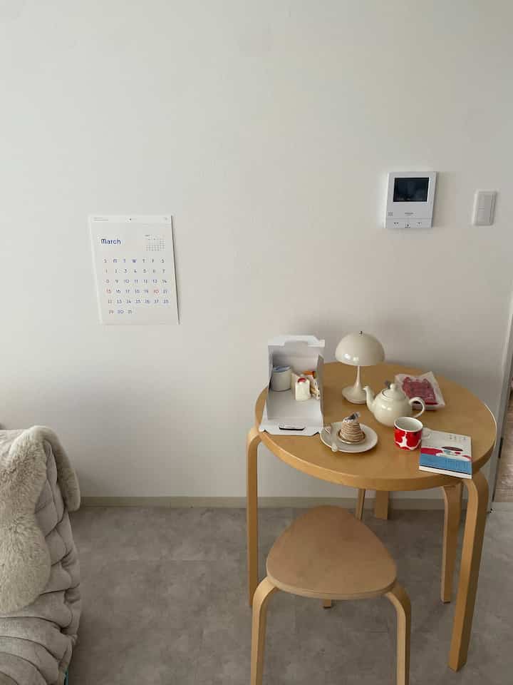 ルイスポールセンのパンテラをようやく手に入れました。ティーポットが同じ色と質感でとんでもなく愛おしい🫖
#ルイスポールセン #パンテラ #賃貸インテリア #リーンロゼ