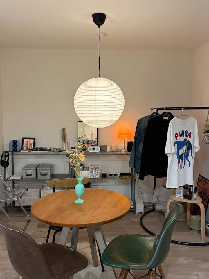 My lifestyle has changed from living alone, and a new life has begun for two people and one pet 🦮
It's still a work in progress, but things are slowly settling down, so here's a look at the living room of our new home. I tried to create a mid-century modern atmosphere 🏠

#newhome #newhome #midcentury