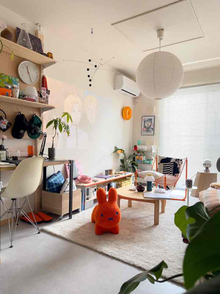 9.5シーズンアンバサダーのHyumaです🏠

我が家はカラフルアイテムをベースに、カテゴリにとらわれないジャンルレスな部屋作りを意識しています🟠

可愛いアイテムがあれば、アニメフィギュアや映画ポスターもあったり、趣味を全面に出した部屋になってます🤖🎮

これからいっぱいアップしていくので、覗いてみてください^_^

#カラフルルーム #リビングインテリア 