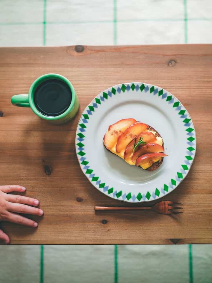 新しく購入したミニテーブルでモーニング🍎

#モーニング #リビング #ミニテーブル