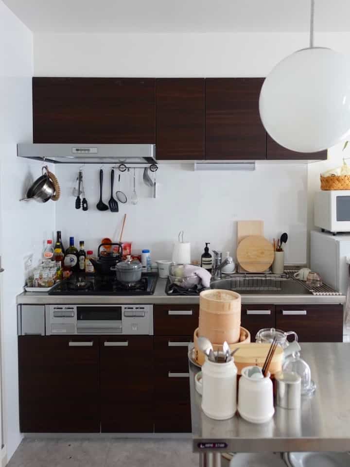 白を基調の部屋にしたいのに、、、とずっと気になってたキッチン🥲
やっと手を加えようとタイルシートとリメイクシートを買ったので最後に今の黒い状態を。🐦‍⬛
上手くはれるといいなぁ🥹

#キッチン #キッチングッズ #ストウブ #2ldk #賃貸暮らし