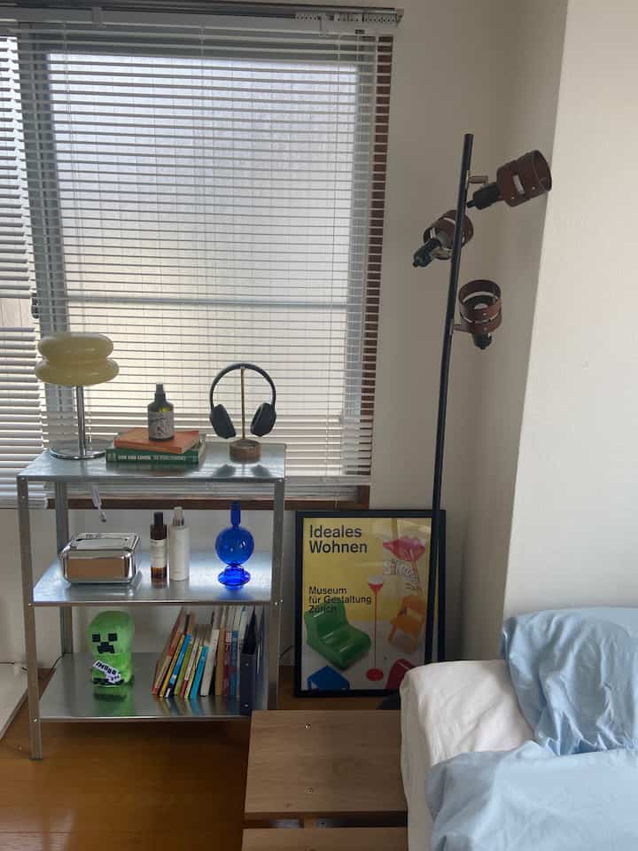 寝室の間取りに悩まされる🤦

#midcentury #midcenturymodern 
#ikea #1dk#ひとり暮らし#キッチン
 #インテリア #リビング #生活感のある暮らし 
#ミッドセンチュリー #ミッドセンチュリーモダン
#在宅勤務 #韓国インテリア#北欧インテリア#marketb
#2026Ohouse新生活