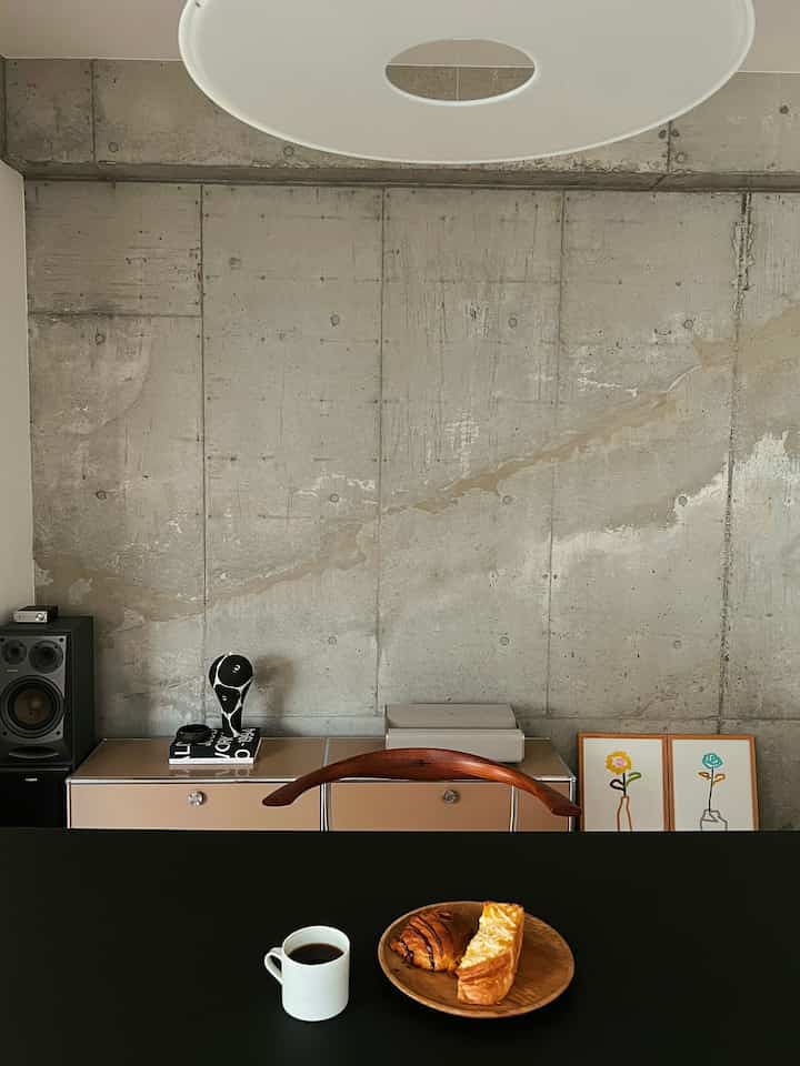 Saat liburan, roti manis adalah sarapan terbaik.

#RuangTamu #ダイニング #テーブル #チェア #ダイニングテーブル #ダイニングチェア #キャビネット #プロジェクター #スピーカー #アンプ #アート