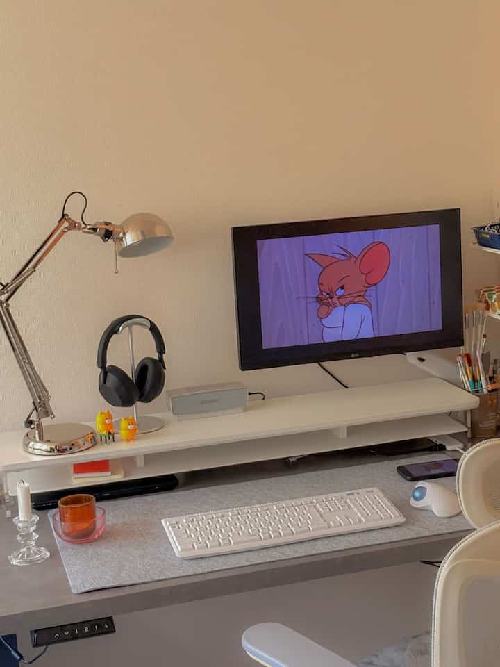 I've updated my desk setup! 😎🪄
⁡
I hope this will be helpful for those starting telework or those studying hard! ✊🏻💗
⁡
Let's tidy up our desks and boost our motivation! ✨
⁡
⁡
Here are the items I purchased this time: ↓
◼︎Monitor Stand
FENGE 108cm White
(Rakuten 9490 yen)
⁡
◼︎Monitor Arm
ELECOM DPA-SS08WH Single Unit White
(Amazon 4999 yen)
⁡
◼︎Desk Mat
NORDIK Felt Desk Mat Feltmaru
(Amazon 3197 yen)
⁡
◼︎Keyboard
Logicool Wireless Keyboard MK295OW White
(Amazon 3090 yen)
⁡
◼︎Mouse
Logicool Trackball M575SPOW Off-White
(Amazon 7700 yen)
⁡
◼︎Headphone stand
SHEIN Product ID: 12390857
(SHEIN 803 yen)
⁡
#desk area
#desksetup
#work from home
#telework
#height adjustable desk
#desk area
#work desk accessories
#telework
#high and low desk accessories
#desk decor
#desk setup
#desk decor
#desk decor
#desk organization