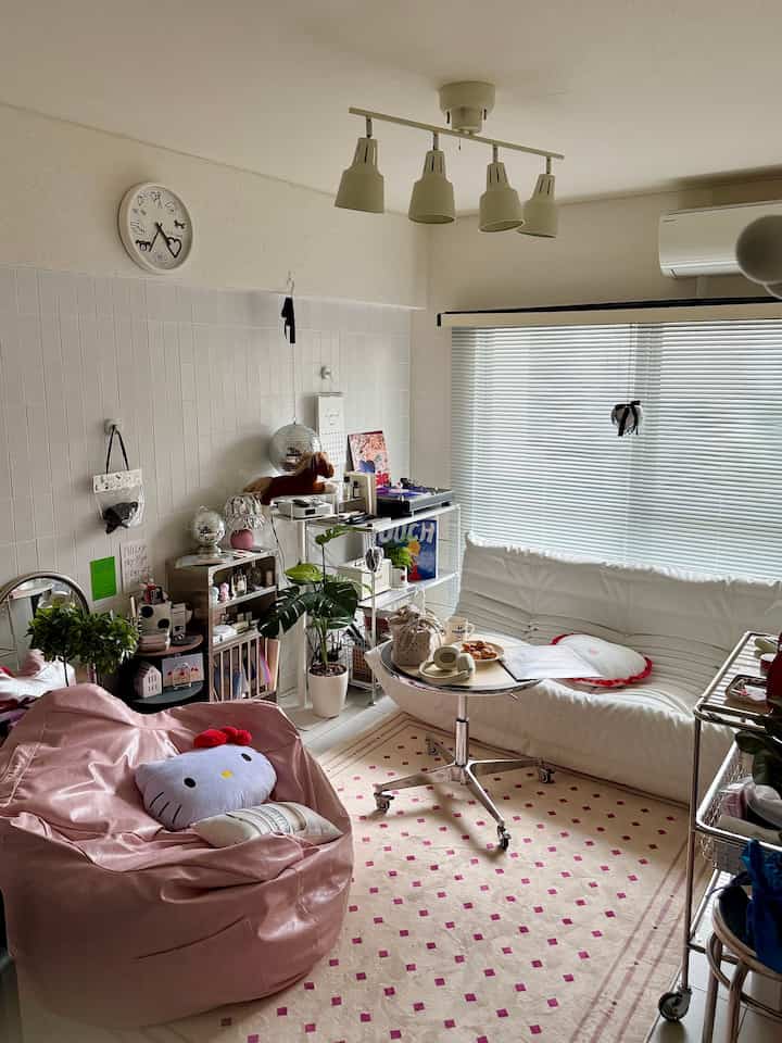 Ohouseで購入したお気に入りのrug🎀
いつもより大きめサイズにして正解だった🩷
ガラスブロックポスターもリビングに飾って
みたよ🧊どこに飾ってもかわいい🩵

#living #リビング #リビングルーム #ラグ #ラグインテリア #ポスター #マイルーム #マイホーム 