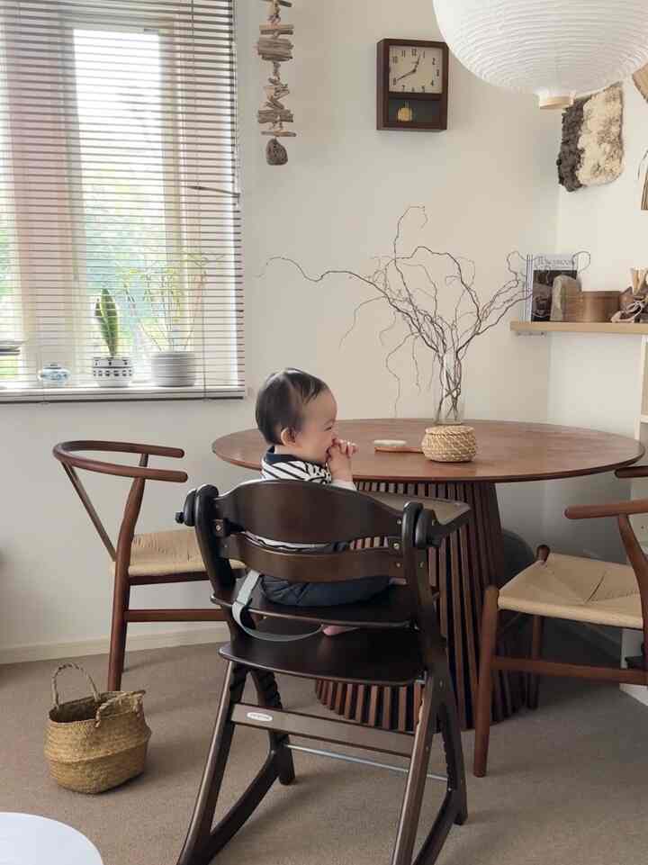 お部屋の雰囲気を壊さないベビーチェア👶🏻🪑
#リビング #ダイニング #ベビーチェア #赤ちゃんのいる暮らし #2026Ohouse新生活
