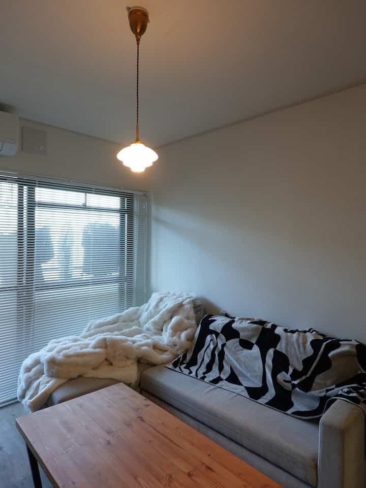 Living room in our new home
We're using it comfortably with a large sofa, a low table, and a TV 🏠
#livingroom #midcentury #dog #roomtour #living