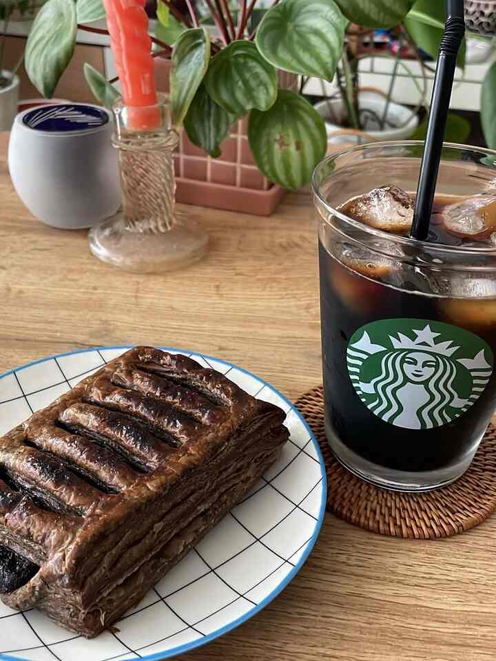 スタバグラスめちゃくちゃかわいくて
テンション爆あげ🩷
#スタバグラス
#おうちカフェ
#賃貸暮らし
#観葉植物のある暮らし