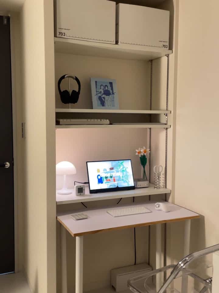 I transformed a built-in shelf in my rental apartment into a workspace with DIY!

I didn't do anything complicated; I just had the top board cut to size at a home improvement store and attached the legs!

#diy #ワークスペース #デスク #賃貸 #1k