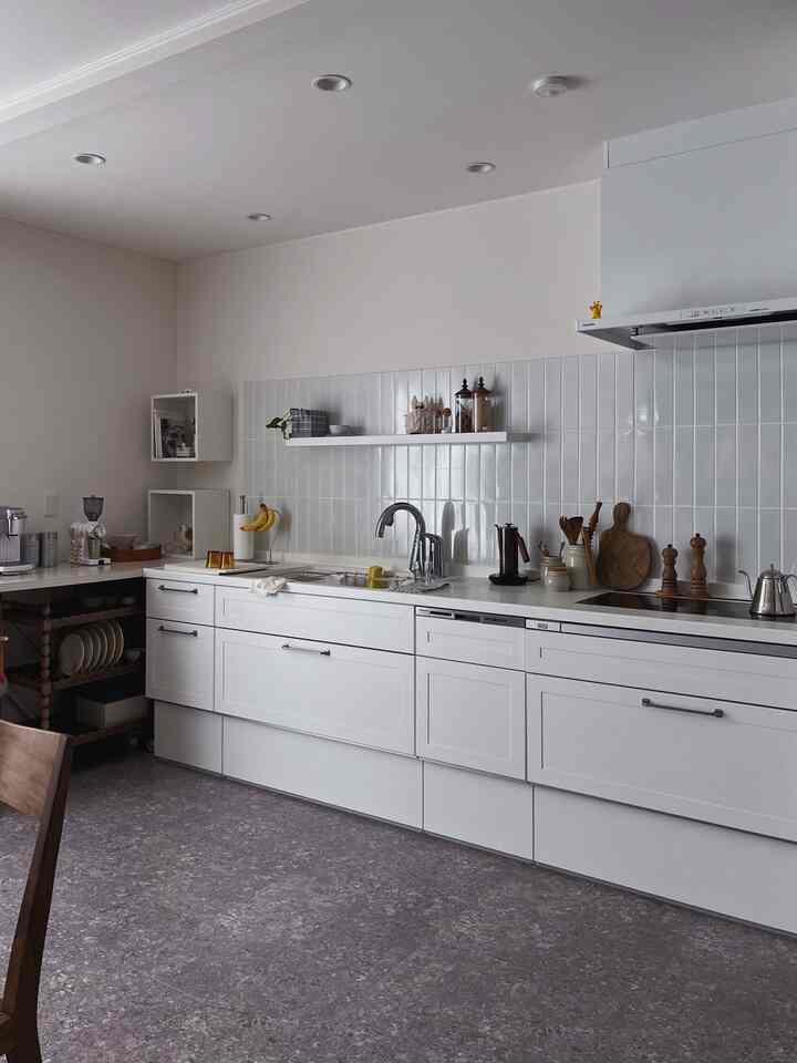 キッチン小物はなるべくステンレスや木製のもので統一するようにしてます♡
キッチンの左側のカウンターはコーヒー用品を起きたくて自分でDIYしたものなのですが、
あともう少しだけカウンターを伸ばしたい(願望)
なので今年のゴールデンウィーク中に作り直そうと思ってます💪✨

#キッチン #キッチン小物 #キッチン用品 #台所 #台所用品 #コーヒーマシン #コーヒーのある暮らし #コーヒー用品 