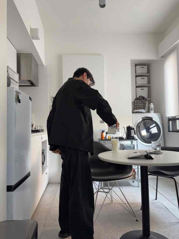 最近はアイスカフェラテかアメリカーノにしがち！

#一人暮らし #インテリア #interior #シンプルインテリア #モダンインテリア