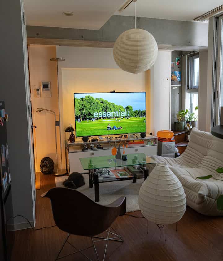 ソファの色がイサムノグチのシェードと同じ色になるように揃えて購入しました✌️

白すぎるとパキッとしすぎるので、オフホワイトがナチュラルでオススメです！

#リビングインテリア
#ミッドセンチュリー
#北欧
#イサムノグチ