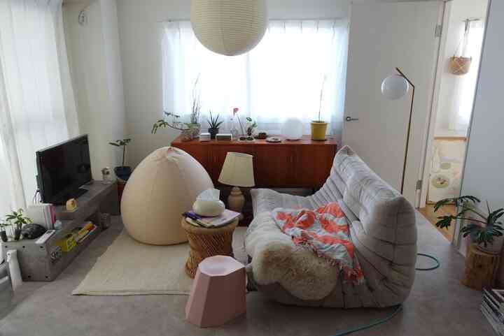 最近の部屋🛋️
なかなかしっくりこなくてどうしたらいいか頭を悩ませてます😕
サイドボードに何か大きめのものを置いて、細々したものを減らしたいところ🤔💭大きめのおきたいものが見つからないのだけれど😕💦笑

#2ldk #賃貸インテリア #一人暮らし #観葉植物のある暮らし #好きなものに囲まれた暮らし