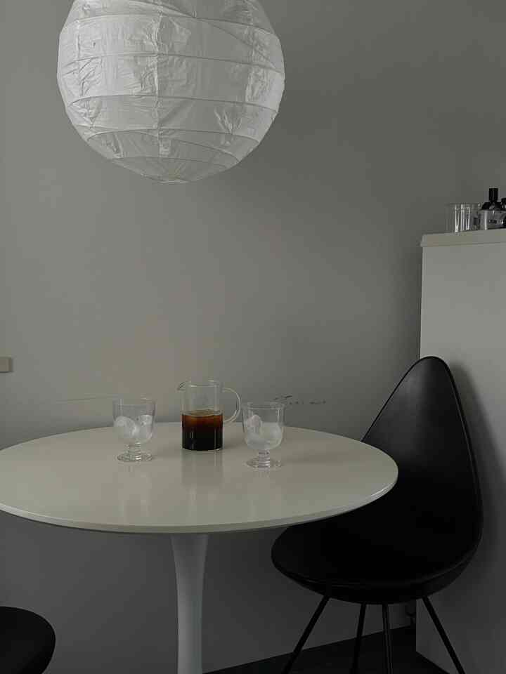 先月から使い始めた #イッタラ のグラス☕️

シルエットが個性的でとても気に入っています！

#一人暮らし #ダイニング #コーヒー 