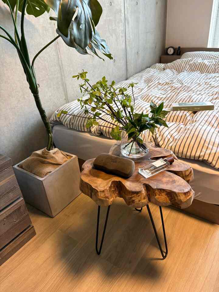 ちょっとしたモノを置くだけで良く映える天然木無垢材のサイドテーブル◎
#サイドテーブル #天然木 #無垢材 #nokta