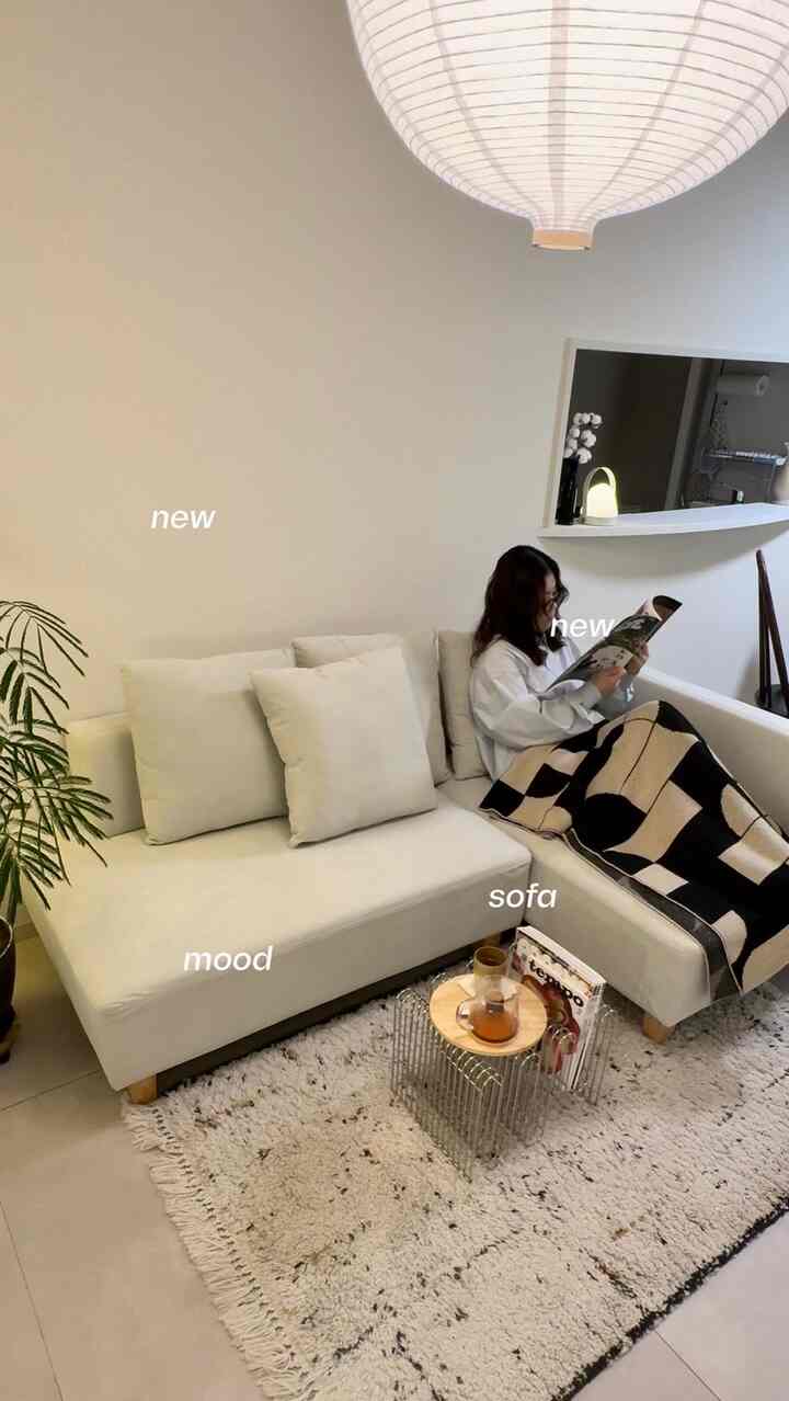 リビングのメインソファを新調した日
リビング空間がより快適になってとてもうれしい🌿

#模様替え #韓国インテリア #シンプルモダン #ブックスタンド #サイドテーブル #14畳LDK #賃貸 #ふたり暮らし 