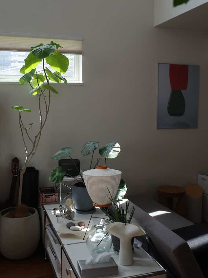 ソファをデイベッドにしてから
お昼寝が心地よい

#martinvesser #スリーシーター　#ソファ

ビルビラさんのハンターは
見れば見るほど味がある

#birbira #ビルビラ　#作家ものアート