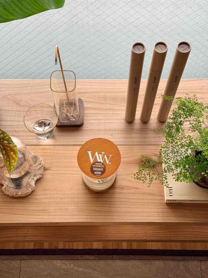 今年の春は透明感をだしたいから
ガラスの雑貨や色味を抑えたディスプレイに

新しく梅田の雑貨屋さんで植物購入🪴
3枚目〜アジアンタム
4枚目〜ポリシャス

   
#賃貸インテリア #インテリア #棚 #観葉植物 #リビングインテリア #ラバーランプ #間接照明