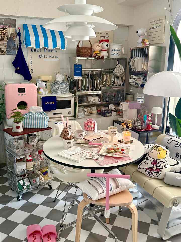 変わり映えしてないけど最近のダイニング🥣
b.arcの椅子は背もたれピンクでお気に入り🩷
誕生日に食べた大好物のケーキはDAILY by
LONG TRACK FOODSのウィークエンド🍋


#dining #ダイニング #2人暮らし #韓国インテリア
#マイルーム #マイホーム #お家カフェ 
