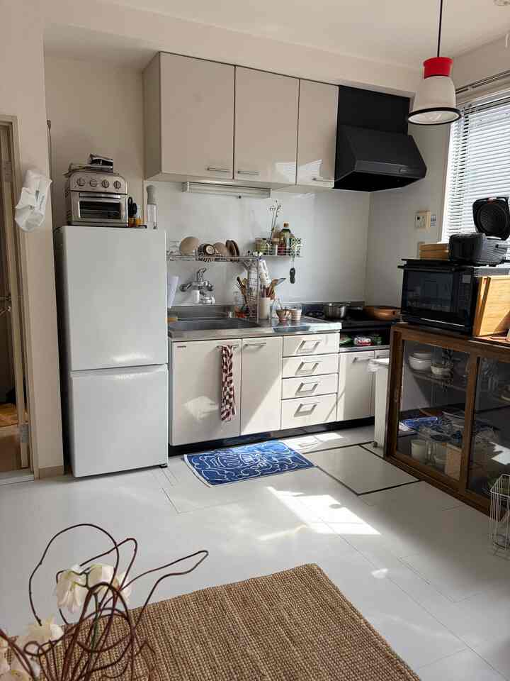 朝のキッチン💡

キッチンは散らかりやすい場所なので
浮かせるステンレスラックで調味料をまとめてます🌀


#ルームツアー 
#リビング 
#ダイニング 
#部屋インテリア 
#部屋作り 
#ラグ
#ダイニング照明 
#北欧インテリア 
#和モダン 
#カラフルインテリア 
#오늘의집  
#집스타그램  
#셀프인테리어  
#홈스타일링  
#자취방꾸미기  
#감성소품  
#레더소품  
#핸드메이드소품  
#수납정리  
#데스크테리어  
#감성인테리어  
#작지만확실한행복  
#무드등  
#일상속작은사치
