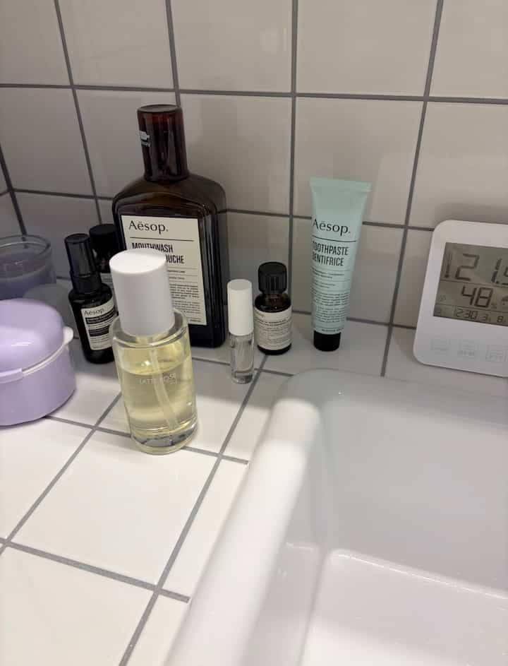 I keep my favorite things in the bathroom 🚰⋆˙⟡

#KoreanInterior #平屋 #インテリア #イソップ #造作洗面所 #造作洗面台 #水周り #洗面所 #タイル #タイル洗面 #LOAヘアオイル #interior #Aesop #myhoom #tile