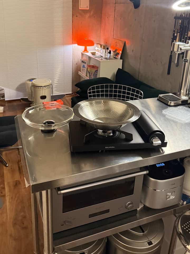 #2026Ohouse新生活
#ステンレス #作業台
#炊飯器　#ティファール
#一人暮らし　#一人暮らし部屋 #一人暮らしアイテム 
#aarke
#ケトル #バルミューダ #BALMUDA
#一人暮らし　#1人掛けソファ #一人暮らし部屋 #一人暮らしアイテム #一人暮らしインテリア　#一人暮らしの家
#コンクリート #コンクリート打ちっぱなし
#IKEA #IKEA家具 #IKEAソファ #ソファ #ソファインテリア #ソファおすすめ #ソファのおすすめ 
#雪平鍋
#テーブルコンロ