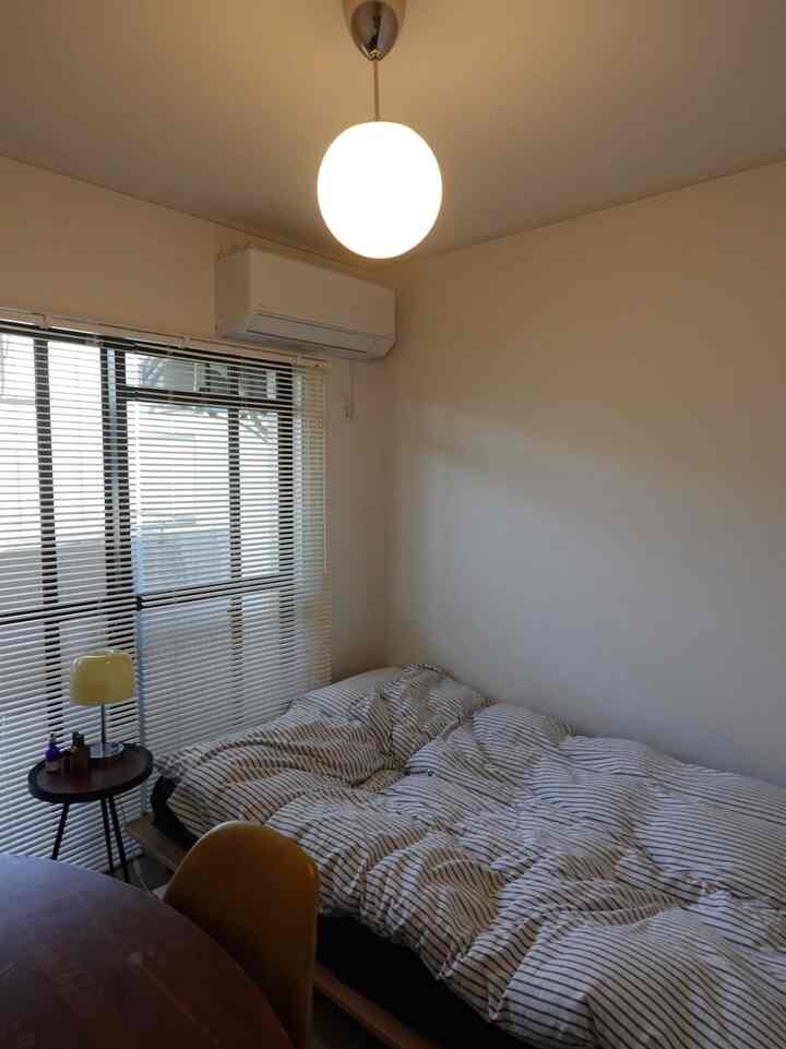 Aku menyadari bahwa aku akhirnya memiliki banyak lampu bulat di rumah baruku 💡
Aku sangat merekomendasikan lampu IKEA di ruang tamu; lampu ini memiliki daya tarik yang kuat dan harganya sangat terjangkau 🏠
#midcentury #newhome #home #照明 #light