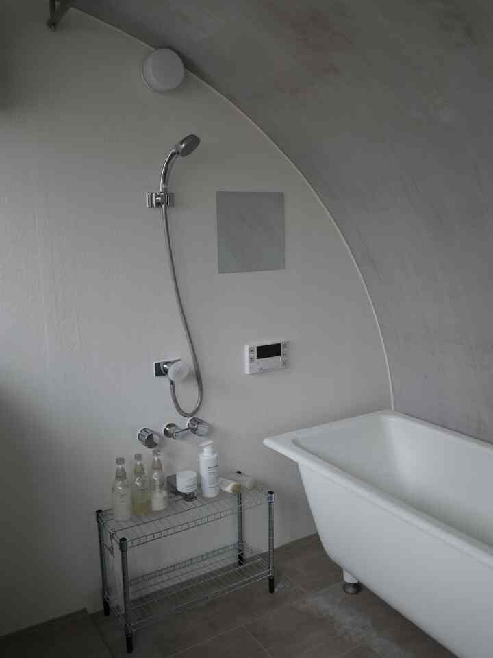 不便なお風呂＆トイレも少しづつ慣れてきました

広々使えるのは良いところですね
掃除大変ですが、、、🧹

#インテリア #一人暮らし #ルームツアー #1LDK