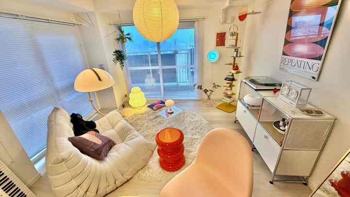 最近のリビング🛋
ソファ横にフロアランプを置きたいなとずっと思っていて、やっと理想のものを見つけました✨️
セルペンテと呼ばれる蛇をイメージしたランプ。
個性的でとっても可愛いです☺️

#フロアランプ
#カラフルインテリア
#アート