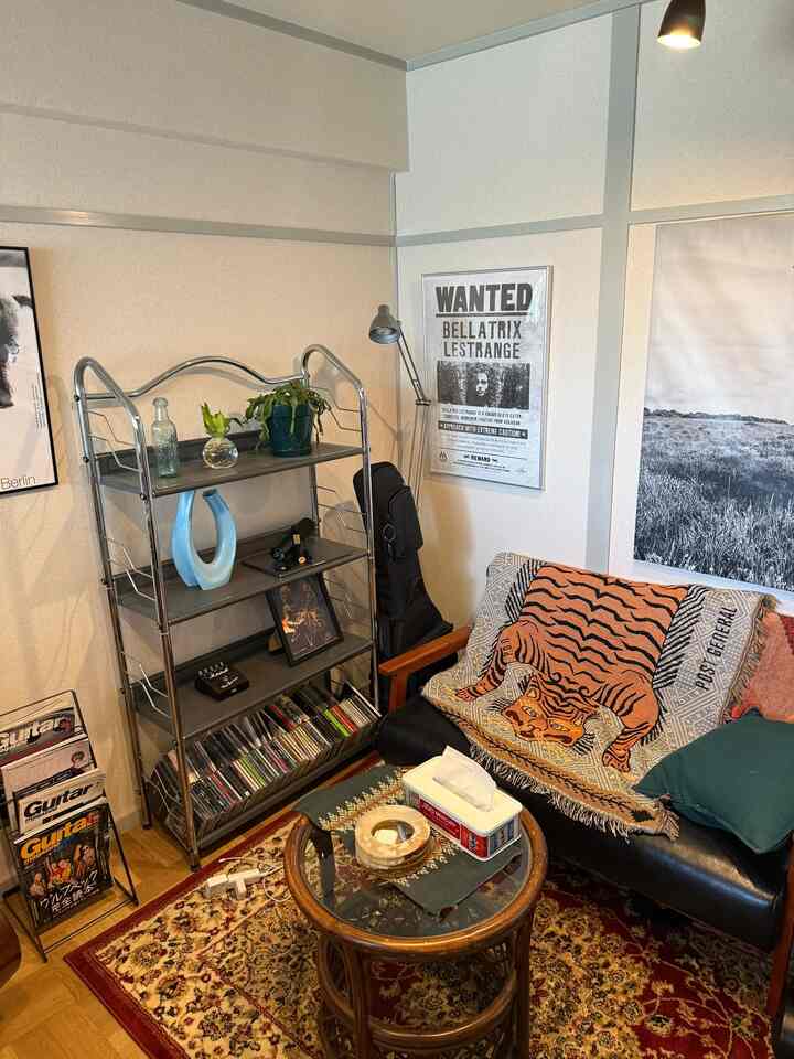 彼の部屋が片付いてたのでパシャリ
リビングや寝室と全然雰囲気違って面白い（笑）
彼はヴィンテージやインダス系が好きです

#同棲インテリア
#2LDKインテリア