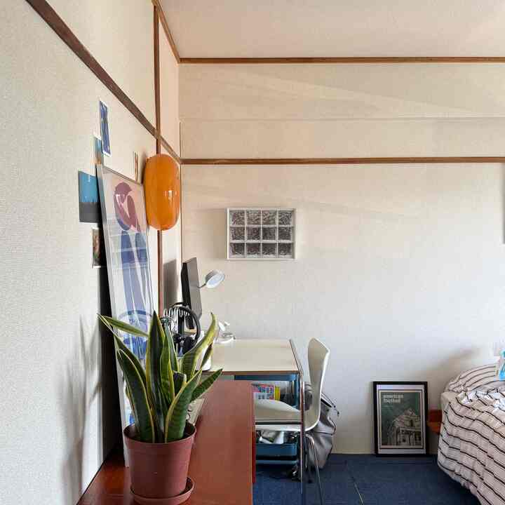 お部屋の新入り
ガラスブロック風のフレーム🪟

部屋のドアから正面見た時の寂しさ軽減されてお気に入り
この距離だと本物のガラスに見える〜

#北欧インテリア
#ミッドセンチュリー
#同棲インテリア
#2LDKインテリア