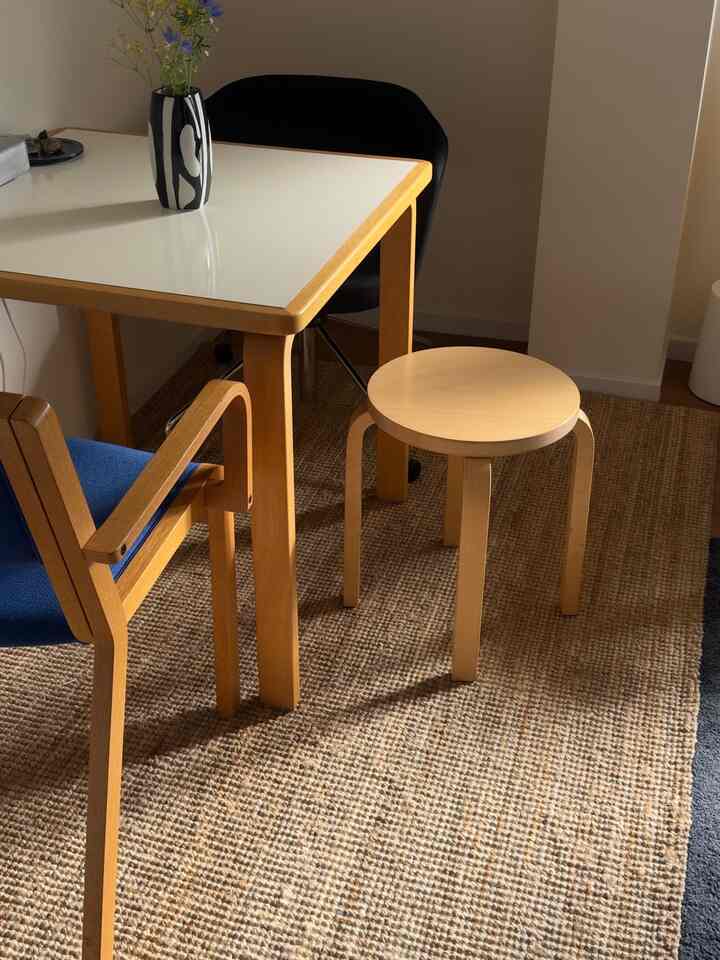 artekのスツールはいくらあってもいいと思ってます🙂‍↕️
スタッキングできるし意外と高い所に手が届かない時とかすぐに動かして登れるので便利だったりする🪑

#リビング
#一人暮らし
#スツール