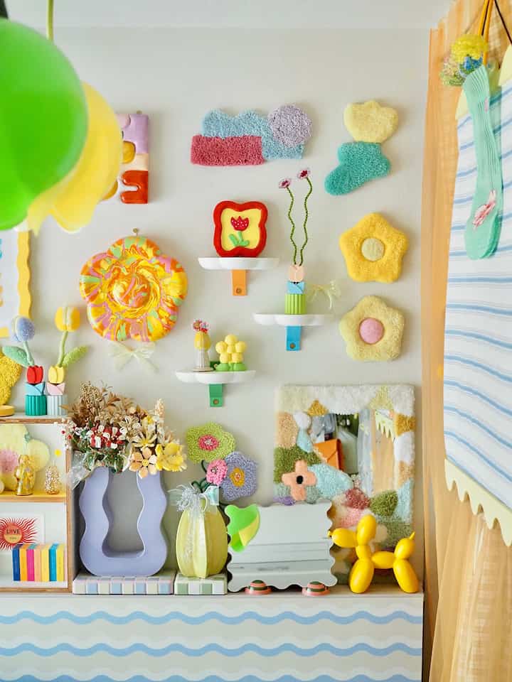 ベッドルームと洗面所の壁に、MAROMIさんのNookを設置しました💛 

サプライズでWAKANA's Specialのカラーも作っていただいて本当に嬉しい😭 洗面所の配色にピッタリだった🩵

#カラフルインテリア #カラフル雑貨 #3Dプリント #ウォールシェルフ #韓国インテリア 