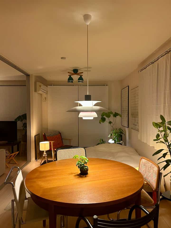 リビングスペース。
椅子を買い替えるかを検討中、、

#interior #roomtour #midcentury #BauhausJapan #vintagefurniture #Artek #IKEA #lightroom #70B #sempre #Vitra 